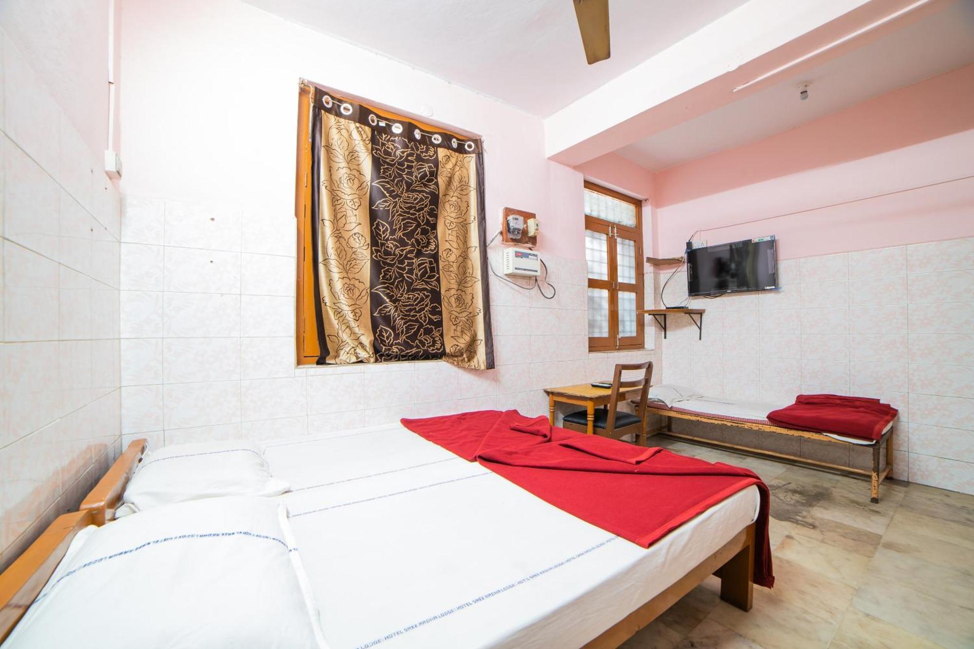 Hotel O Sree Radha Lodge Near Snow World Secunderabad ภายนอก รูปภาพ