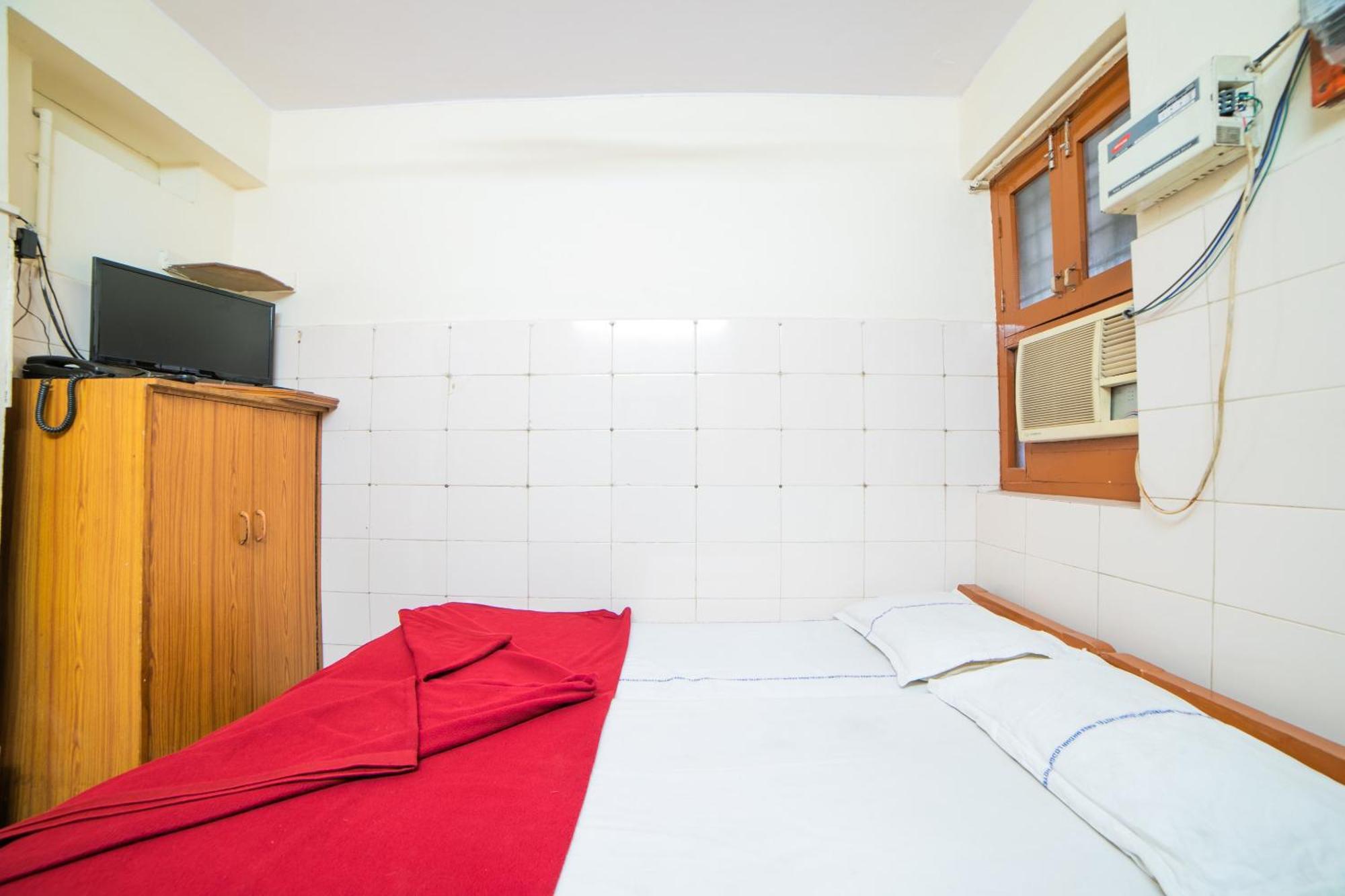 Hotel O Sree Radha Lodge Near Snow World Secunderabad ภายนอก รูปภาพ