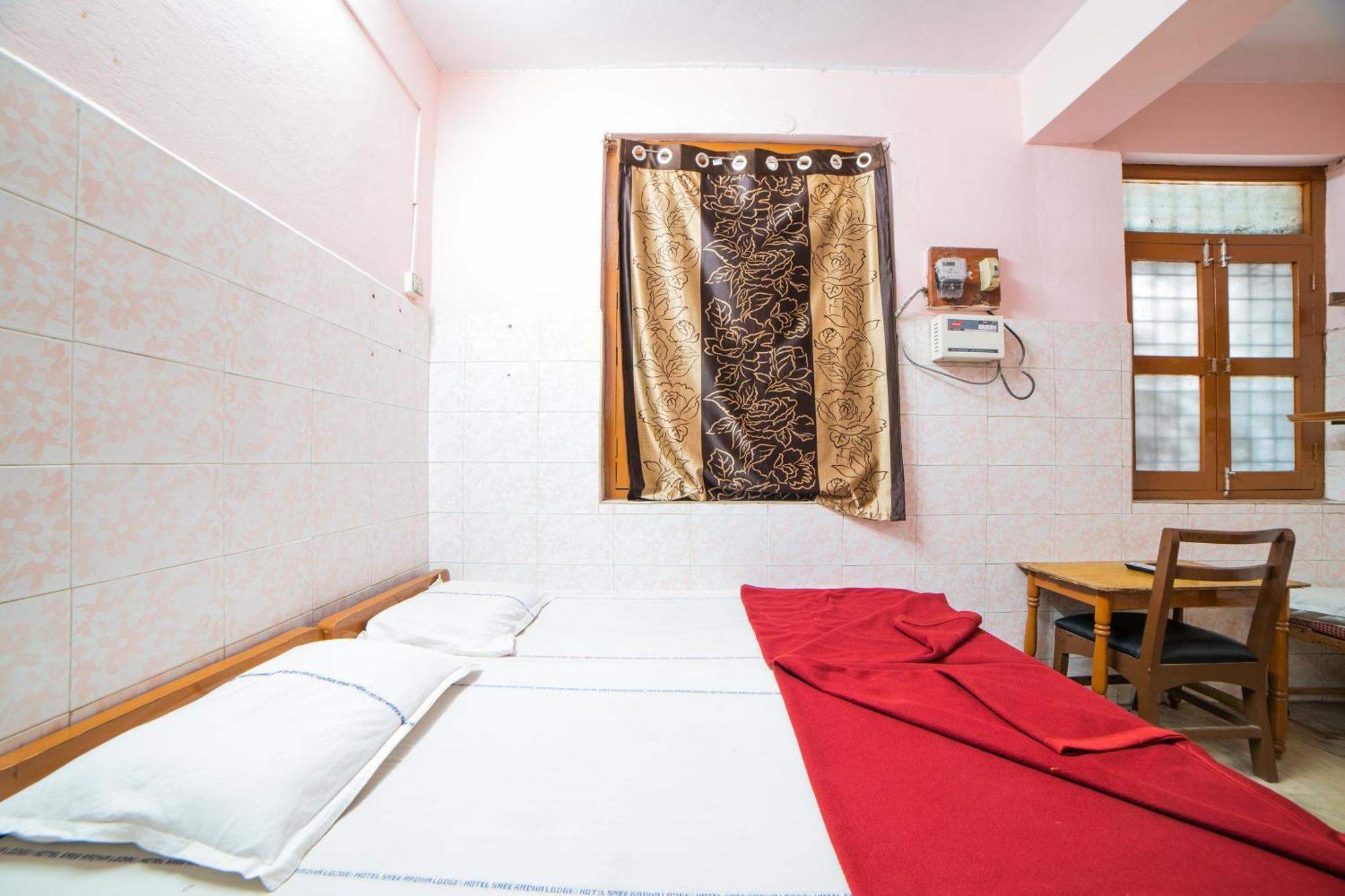 Hotel O Sree Radha Lodge Near Snow World Secunderabad ภายนอก รูปภาพ